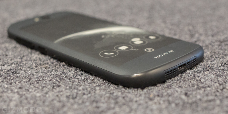 Illustration for article titled YotaPhone 2 Review: More Than a Gimmick, Less Than a Good Phone